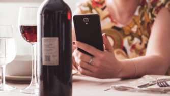Códigos QR dinâmicos e serialização: a rastreabilidade como arma contra o mercado paralelo na exportação de vinho